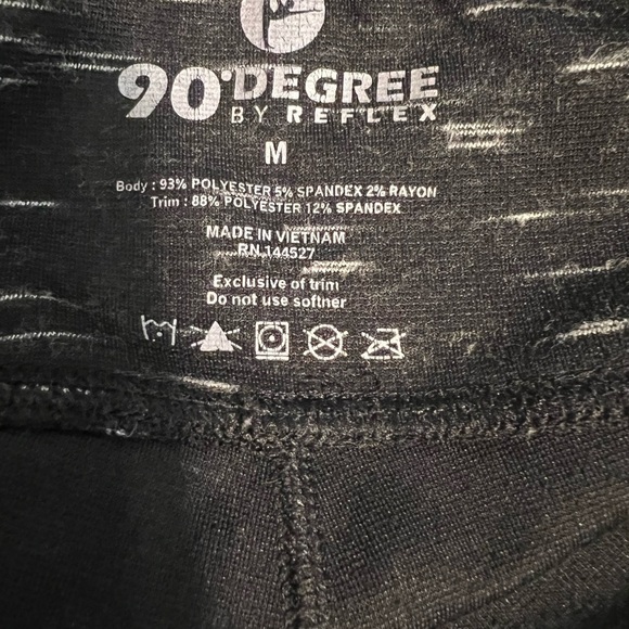 90 degrees by reflect active wear leggings. Medium. - Picture 2 of 2